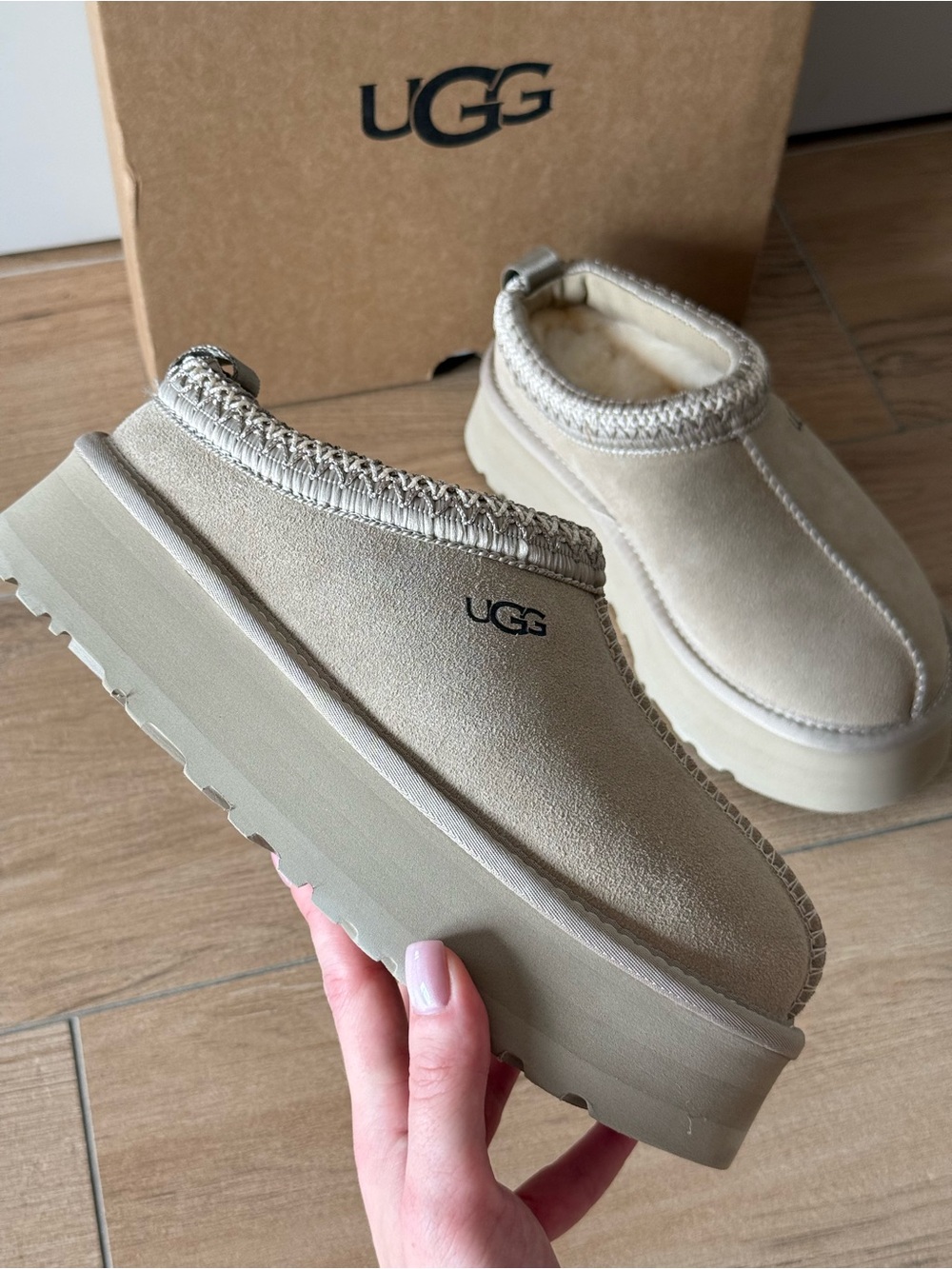 UGG Tazz II Platform Women’s Shoes US 6 EU 37 New With Box